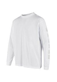 Langärmliges weißes T-Shirt aus Baumwolle mit rundem Ausschnitt und gedruckten Grafiken in Hellgrau entlang des linken Ärmels.