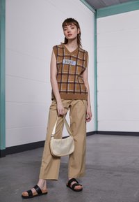 Monki Chinelos - black