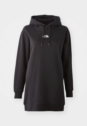 Sort hoodie kjole lavet af blødt stof, med en front kangaroo lomme, justerbar snørehætte og et lille logo på brystet.