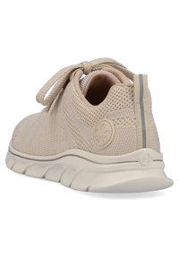 Bež võrgusneaker, millel on tekstuuriga viimistlus, ümmargune nina, lipsuga esiosa ja kahetooniline tald. Omab logo aktsenti ja peegeldavat triipu.