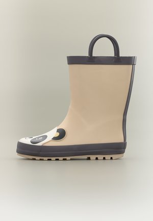 Bota de lluvia de goma para niños en color beige con ribete negro y diseño de cara de panda en la puntera, suela negra y asas para tirar en la parte superior.