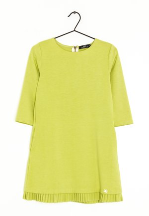 Zielono-limonkowa sukienka z rękawami do łokci, okrągłym dekoltem, tylnym zamkiem i plisowanym dołem. Wykonana z gładkiego, lekkiego materiału.