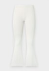 TRINE FLARE CAPRI - Pantalon classique - ecru