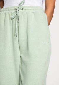 Sixth June BASIC SIGNATURE PANTS - Calças de fato de treino - green