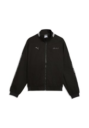 Zwarte jas met ritssluiting en ruitjesdetail op de kraag, Puma-logo op de linkerborst en een bedrukt ontwerp langs beide mouwen.