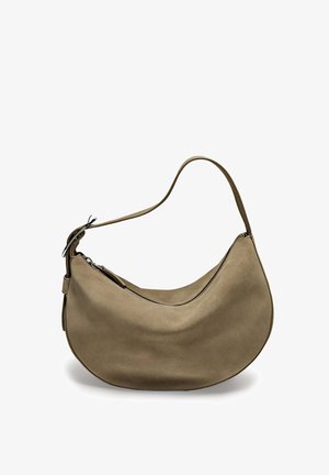 Braune Wildleder-Hobo-Tasche mit geschwungener Form, einfachem Schulterriemen, Reißverschluss und glatter Textur. Schlichtes Design mit minimalen Hardware-Details.