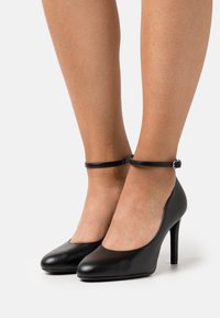 Tamaris Klassieke pumps - black matt