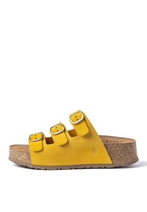 Sandalo in suede giallo con tre cinturini regolabili con fibbia e suola platform in sughero.