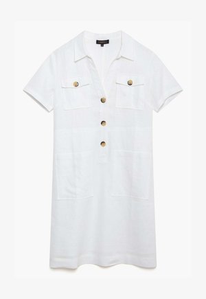 Robe chemise en lin blanc avec des manches courtes, un col et une fermeture à boutons sur le devant. Dispose de deux poches poitrine et de deux poches latérales. Des boutons ronds ajoutent du détail.