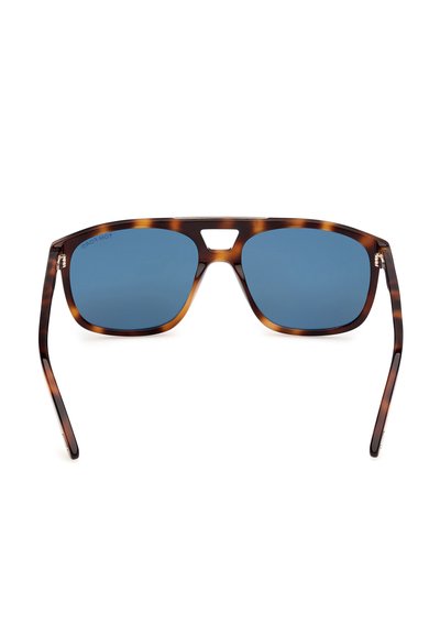 Solbriller med skildpadde-skalramme, blå rektangulære linser og et lille trekantet udskåret hul på broen, vist forfra.