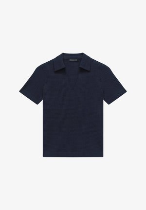 Marinblå skjorta med kort ärm och en texturerad, våffelvävd design, med krage och V-ringning. Enkel och modern silhuett.