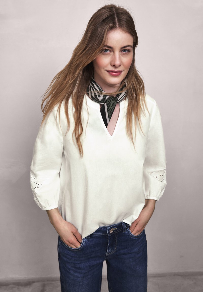 Geruite chino's voor dames in Grijs