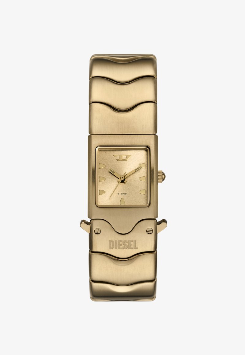 Quadratische goldene Metall-Uhr mit einem strukturierten, wellenförmigen Armband, minimalistisches Ziffernblatt mit goldenen Stundenmarkierungen und einem auffälligen 'DIESEL'-Logo am Verschluss.