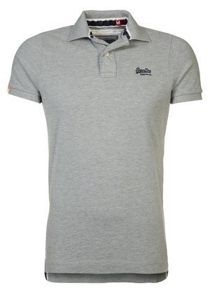 Lys grå kortærmet polo med krave, en knap og "SuperDry" logo broderet på venstre bryst.
