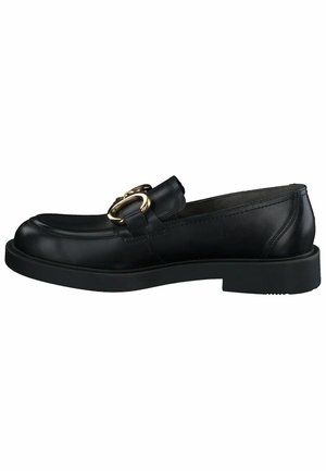 Schwarze Lederloafers mit runder Spitze, flacher Gummisohle und einem auffälligen goldfarbenen runden Hardware-Detail auf der Vorderseite.