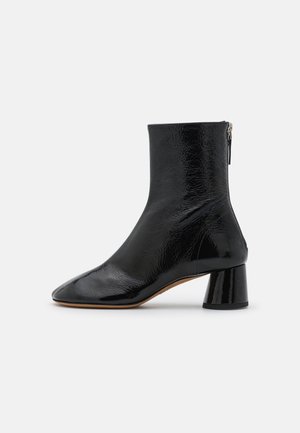 Stiefelette - black