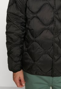 Minimum NOTES 9676 - Veste mi-saison - black