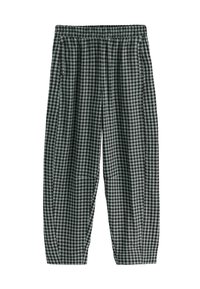 Pantaloni în carouri negre și gri, din țesătură ușoară, cu talie elastică, buzunare laterale și o croială lejeră.