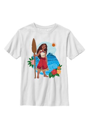 Witte T-shirt met een cartoonfiguur die een houten spear vasthoudt, versierd met tropische bloemen en golven op de achtergrond.