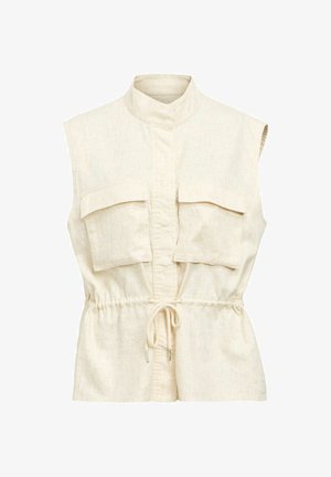 Veste sans manches en lin beige avec col montant, deux poches avant à rabat et cordon de serrage réglable à la taille.