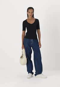 Calvin Klein Jeans V NECK TEE - Camiseta básica - black
