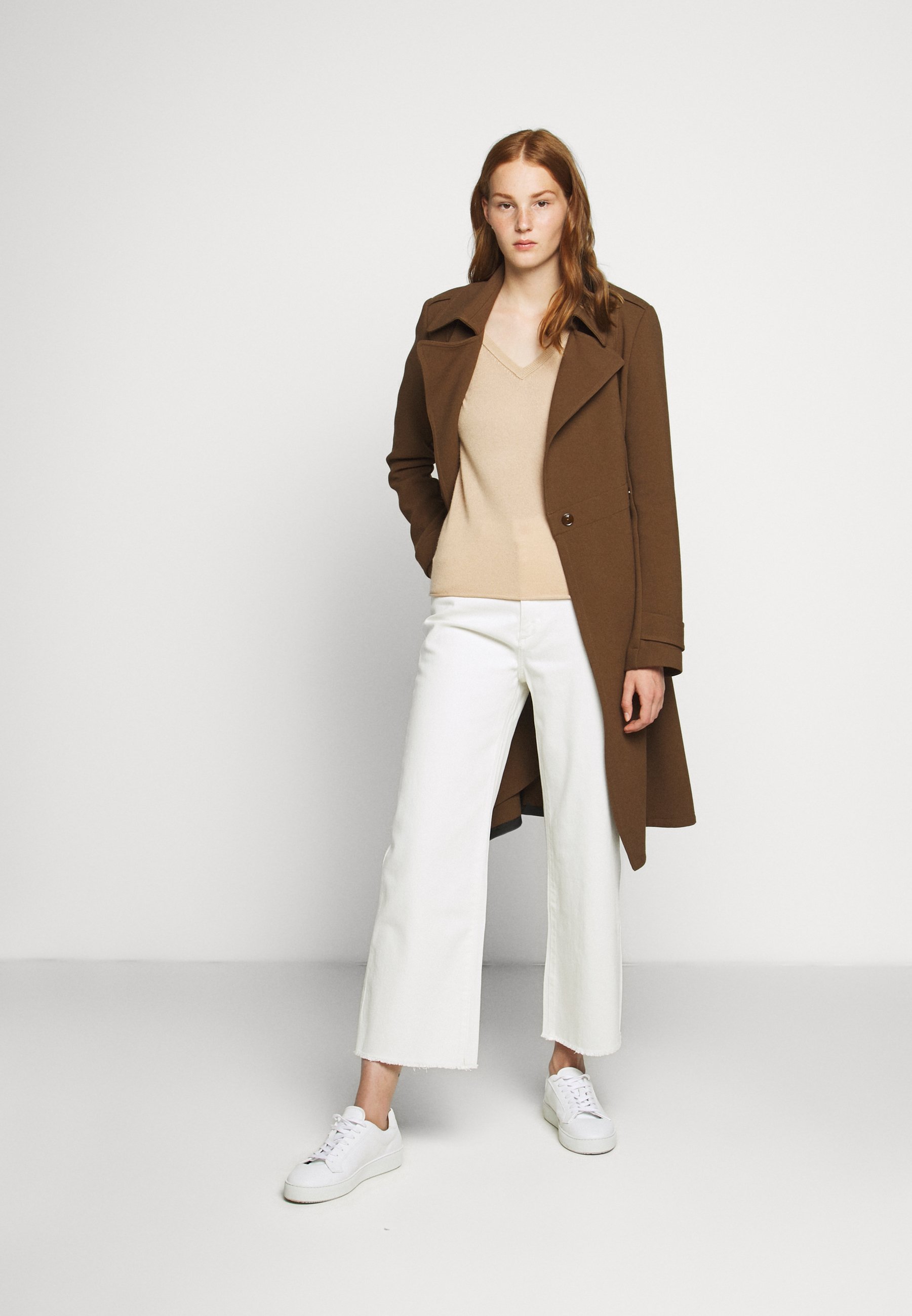 dl1961 hepburn eggshell