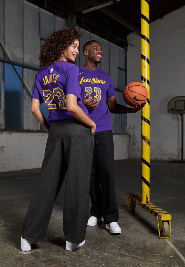 NBA CITY EDITION LOS ANGELES LAKERS LEBRON JAMES TEE - Vereinsmannschaften - field purple