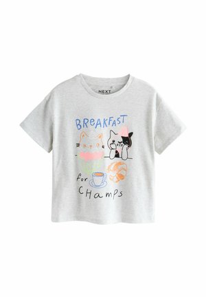 Grå T-shirt med korta ärmar med tecknade katter, en muffins, en croissant och en kaffekopp med texten "FRUKOST för MÄSTARE."