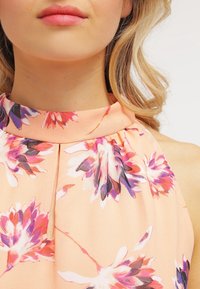 comma Freizeitkleid - apricot