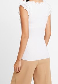 Rosemunde Linne - off-white