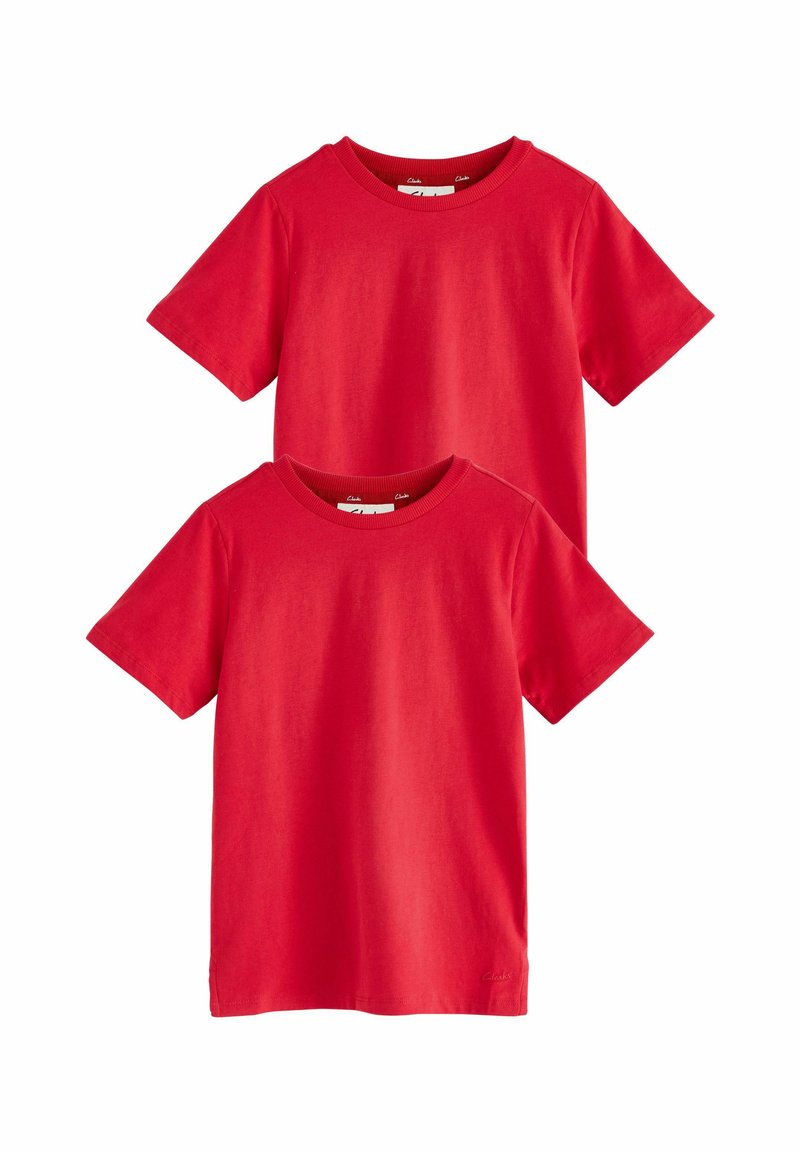 Rode katoenen T-shirts met korte mouwen, een ronde hals en een gladde textuur. Twee identieke shirts worden weergegeven, waarvan de ene gedeeltelijk overlapt met de andere.