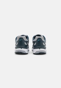 Nike Sportswear P 6000 - Sportcipő - armory navy/metallic silver/flat silver/white/armory navy