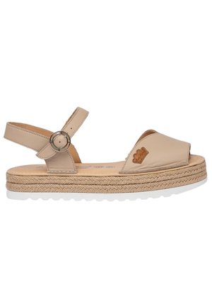 Sandalias de cuero beige con tiras entrecruzadas y un acento metálico redondo. Media suela envuelta en yute y suela de goma blanca, diseño de punta abierta.