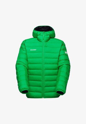 Grøn pufferjakke med hætte, der har quiltet design, lynlås lukning, elastiske manchetter og kontrasterende sort inderside. Mammut-logo på brystet.