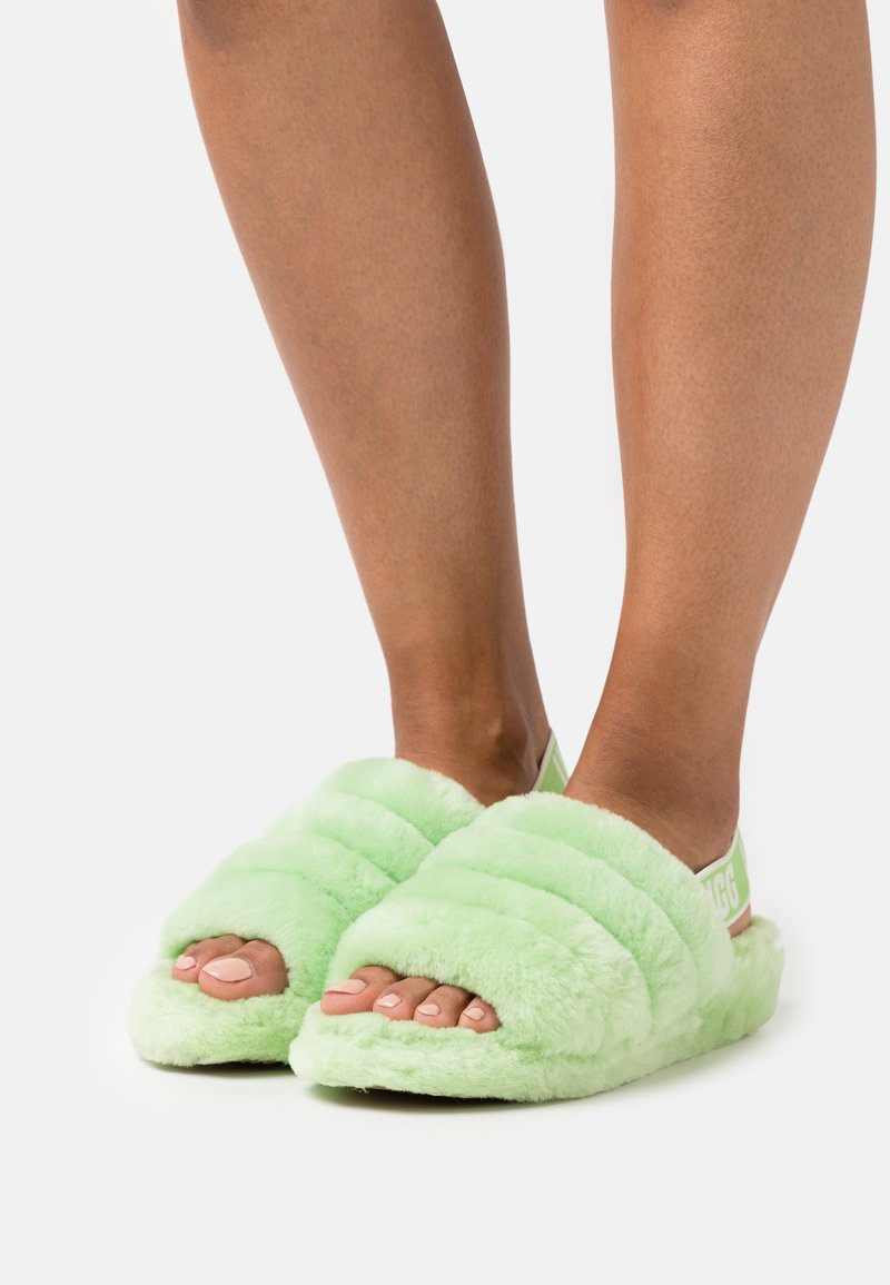 UGG FLUFF YEAH SLIDE Sandalias con plataforma parakeet green/verde