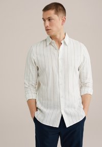 THELINEN-Pluus-white