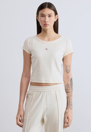 LABEL BABY TEE - T-shirts - calico