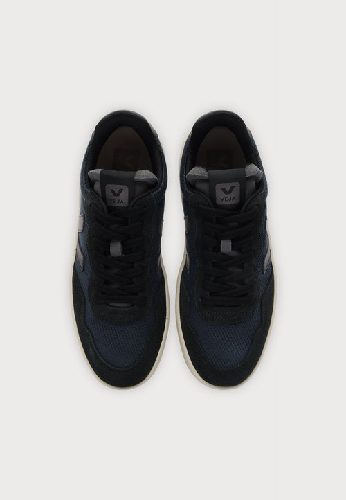 Veja Zapatillas de hombre en piel modelo v-90 Negro — photo 4