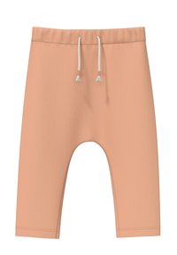 Shorts breskve boje s glatkom teksturom, s elastičnim pojasom i vezicom s resicama. Imaju ležeran kroj i dužinu do sredine lista.