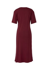 Bordeauxfarbenes Midikleid mit kurzen Ärmeln, rundem Ausschnitt und Rückennahtdetail, aus einem glatten, weichen Material gefertigt.