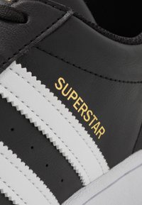 adidas Originals SUPERSTAR UNISEX - Sapatilhas - core black/footwear white/gold metallic