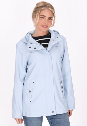 Hellblaue wasserdichte Jacke mit Kapuze, Druckknöpfen, zwei seitlichen Taschen und einem dezenten Logo. Glattes Material und bequemer Schnitt.