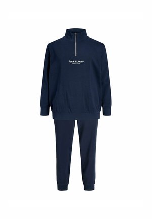 Tumed sinine treeningülikond, millel on lukuga kaelus, elastsed mansetid ja vöökoht. Ülaserval on rinnal prinditud valge "Jack & Jones" logo.