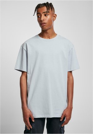 Helles graues, oversized T-Shirt mit Rundhalsausschnitt, kurzen Ärmeln und einer glatten Textur. Schlichtes Design ohne Muster oder Akzente.