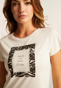 Freddy Camiseta estampada - white sand zebra animalier