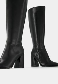 Bershka Vysoká obuv - black