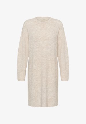 Robe en tricot beige avec des manches longues, un col rond et une texture douce. Présente une coupe décontractée et un design minimaliste, parfaite pour le superposition.