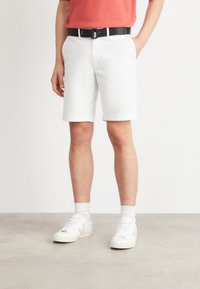 Calvin Klein MODERN SLIM BELT - Rövidnadrágok - weiss