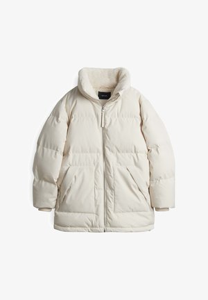 Giacca a vento color crema con colletto foderato in morbido pile, chiusura frontale con zip e due ampie tasche laterali. Texture liscia e trapuntata.