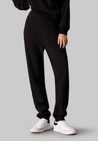 Calvin Klein Jeans Pantalones deportivos - ck black